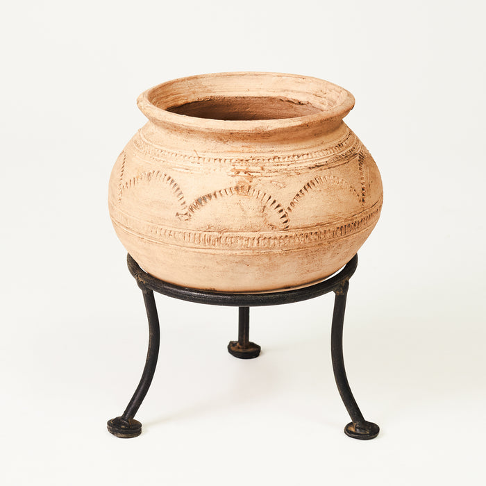 Darlt Terracotta Pot on Iron Stand