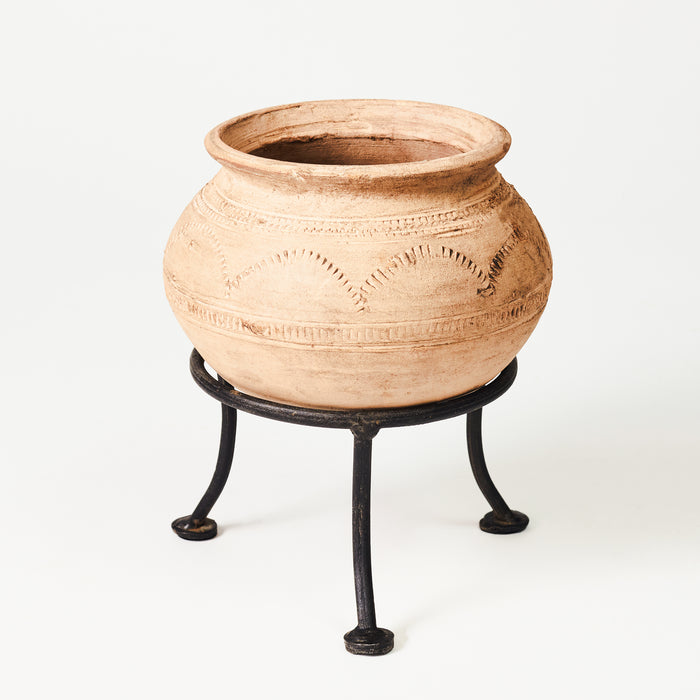 Darlt Terracotta Pot on Iron Stand