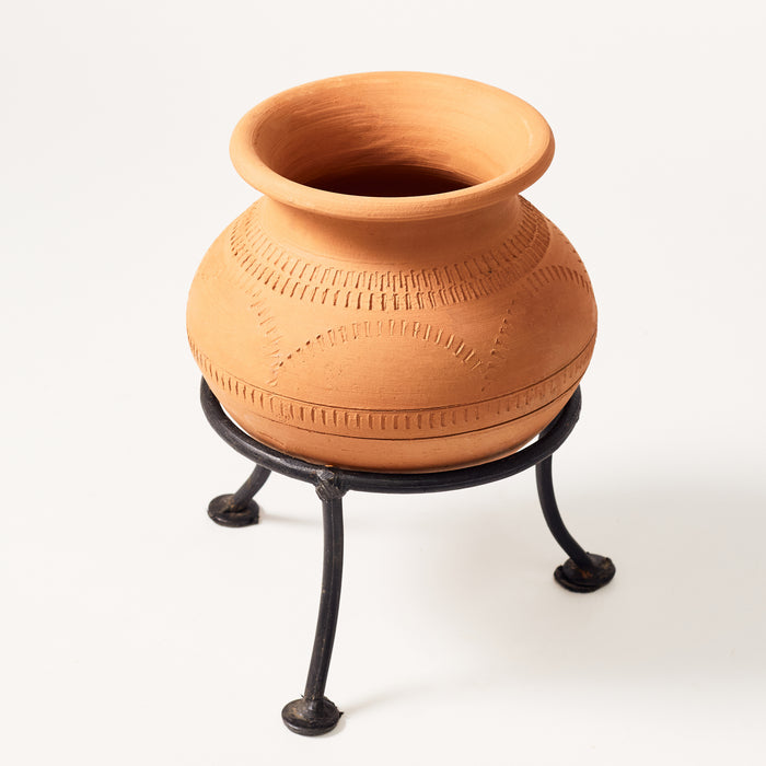 Clay Pot with Iron Stand